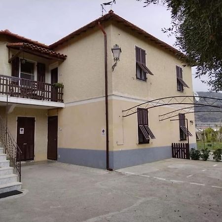 Casa Noemi, A Pochi Passi Dalle Spiagge E Dal Centro Di Arma Di Taggia. 외부 사진